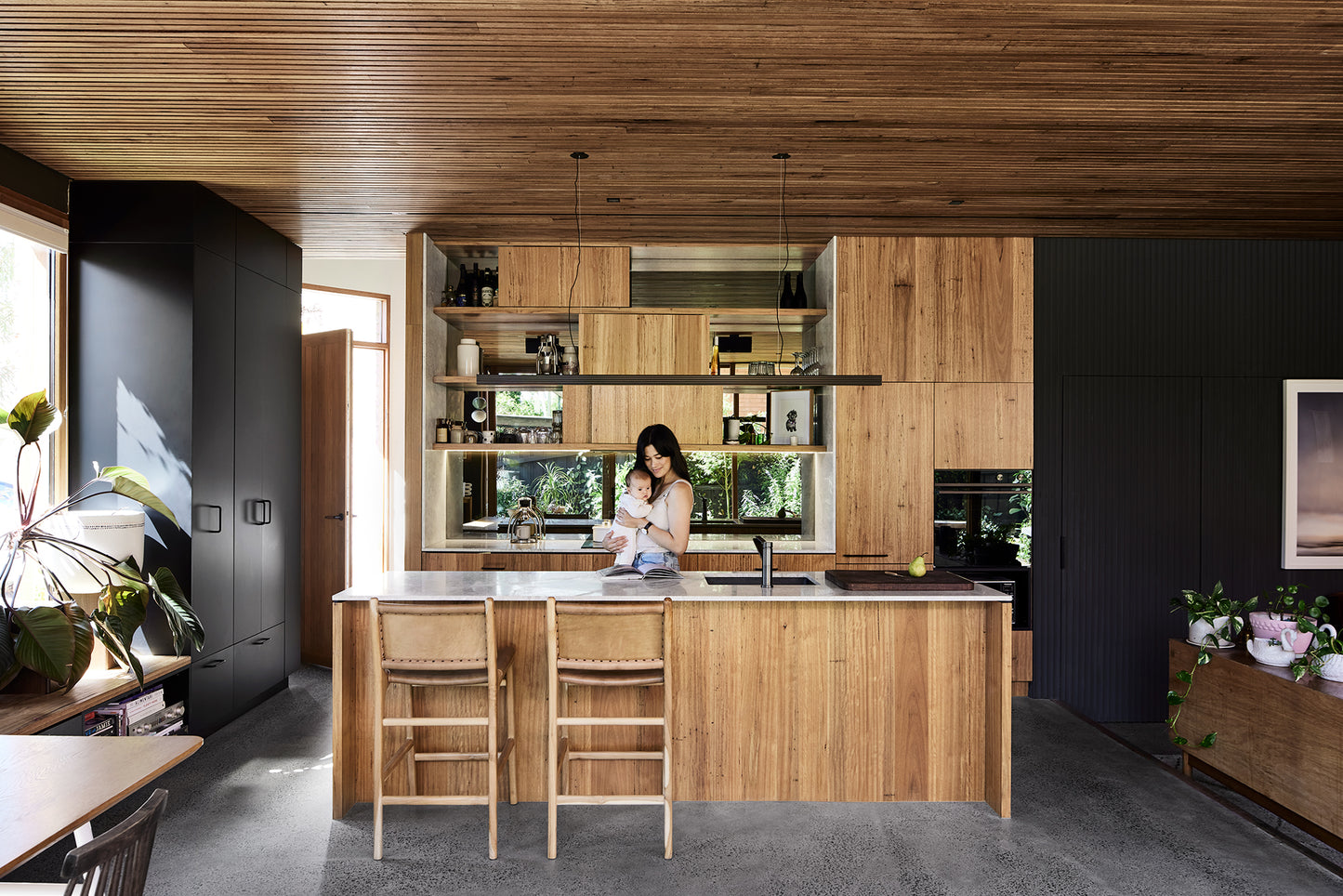 Capital 2400mm - Black Powder Coat